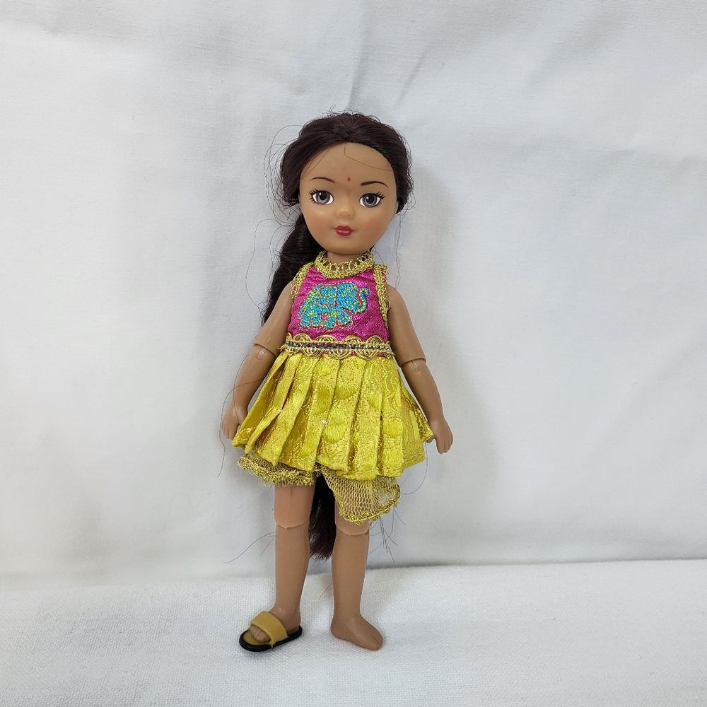 Madame Alexander Play Travel Friends‎ 7" Namaste! India Posable Doll 2014 #69420